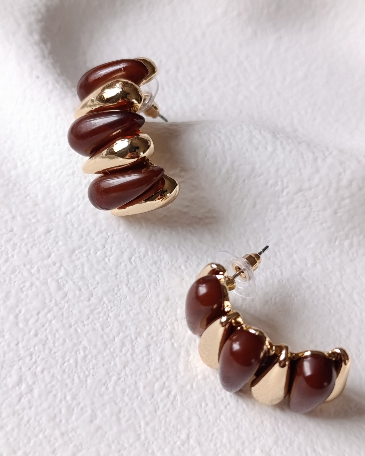 Shadiva Kahverengi ve Gold Retro Burgu Küpe