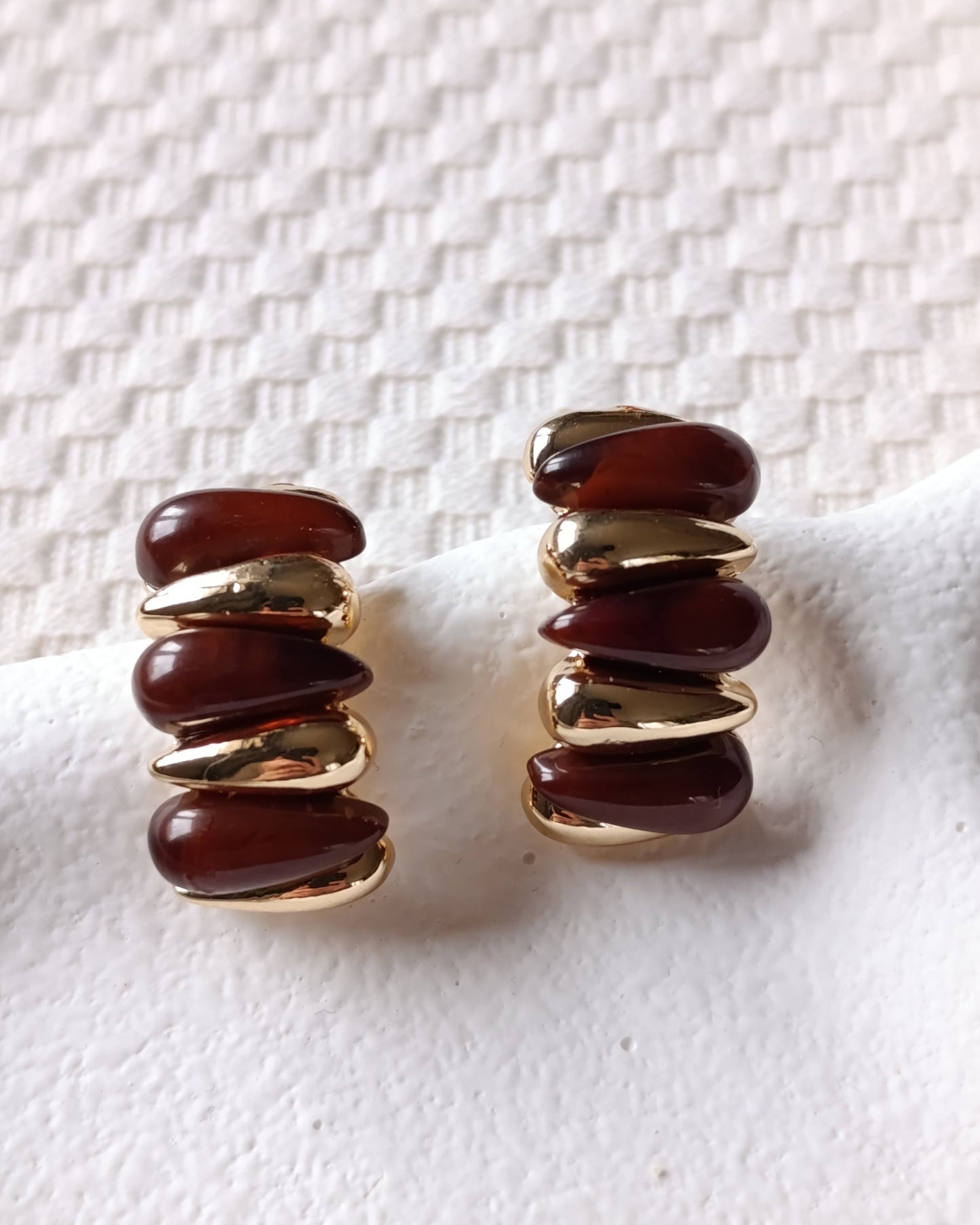 Shadiva Kahverengi ve Gold Retro Burgu Küpe