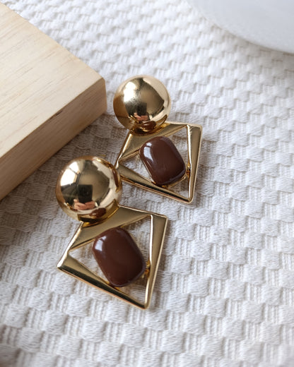 Shadiva Kahverengi Mine Detaylı Altın Rengi Geometrik Küpe