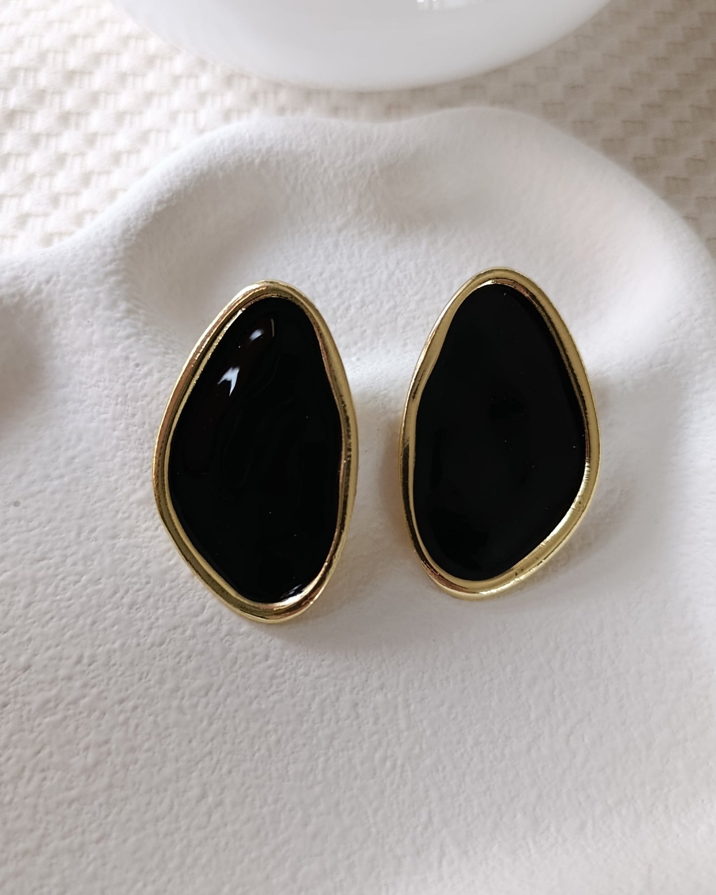 Shadiva Altın Kaplama Siyah Taşlı Vintage Tasarım Küpe