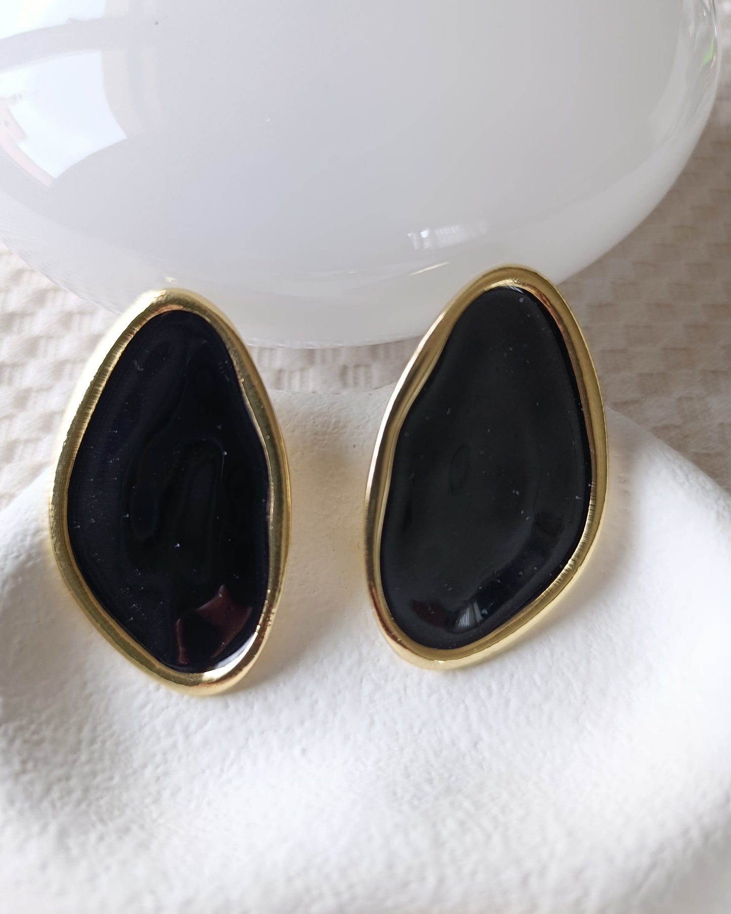 Shadiva Altın Kaplama Siyah Taşlı Vintage Tasarım Küpe