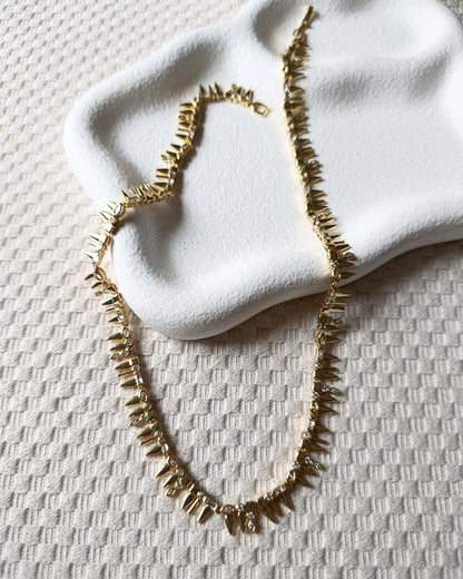 Shadiva Işıltılı Çivi Detaylı Choker Kolye