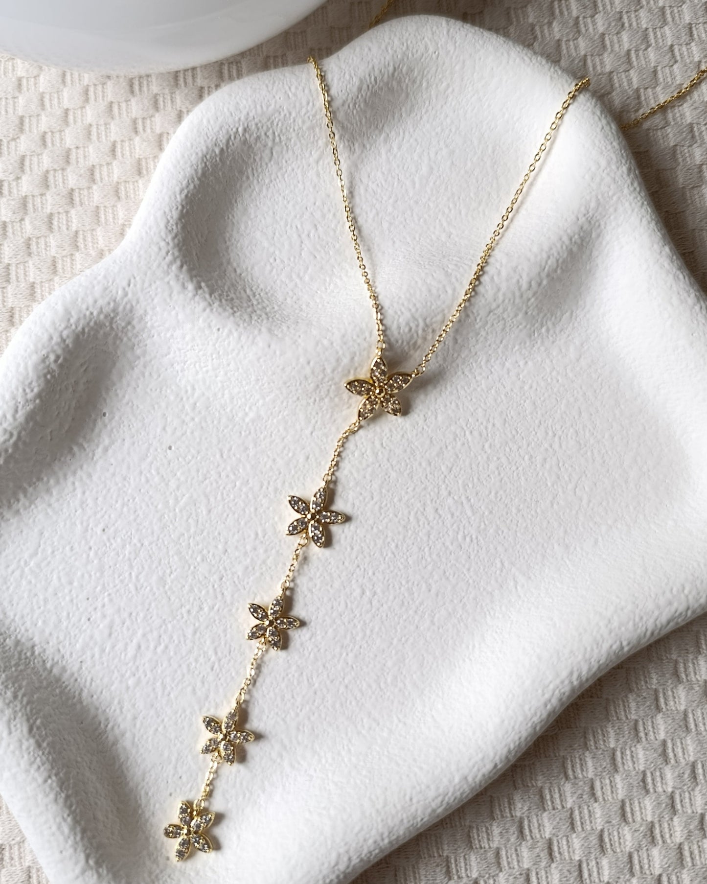 Shadiva Zirkon Taşlı Gold Çiçekli Y Kolye