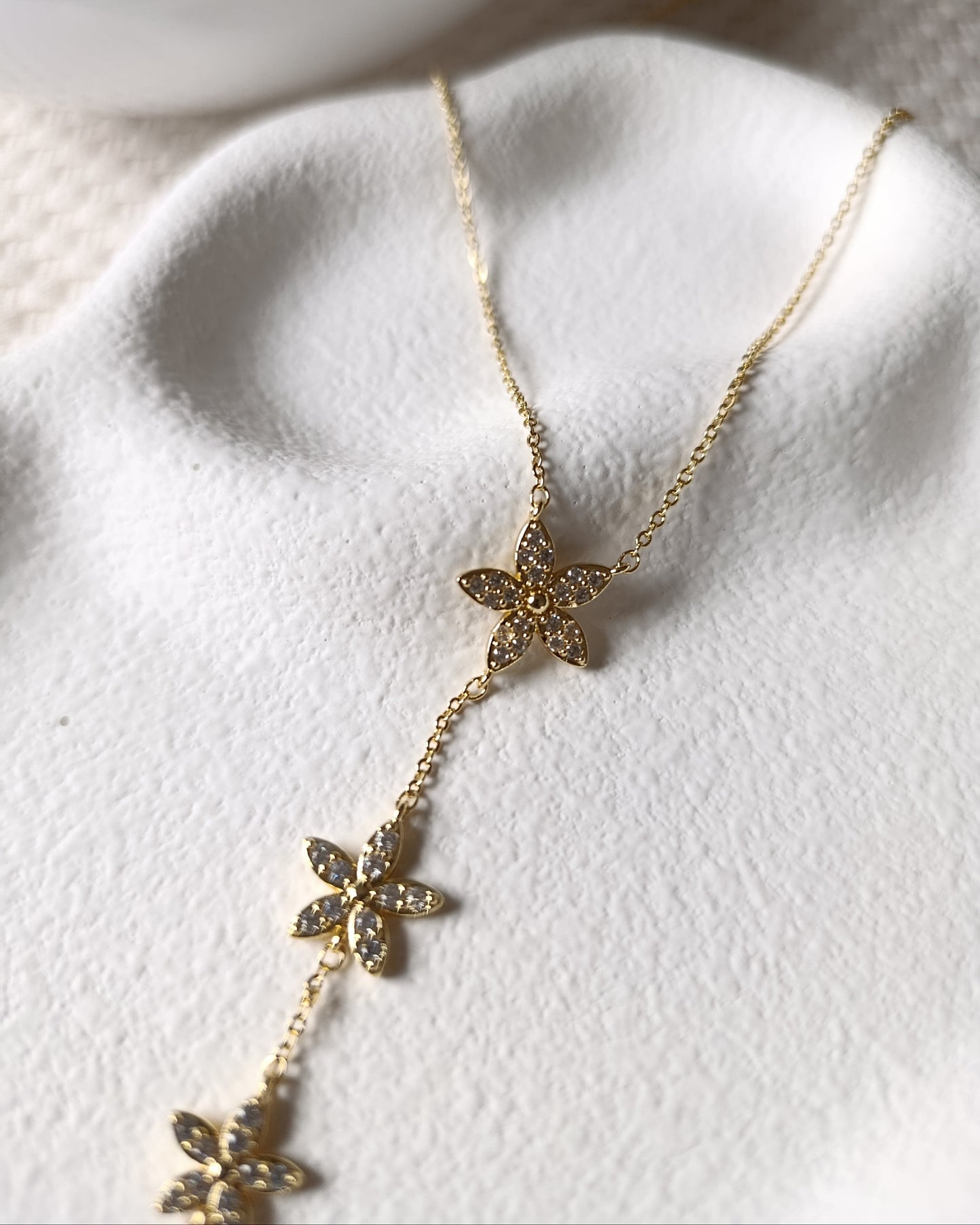 Shadiva Zirkon Taşlı Gold Çiçekli Y Kolye