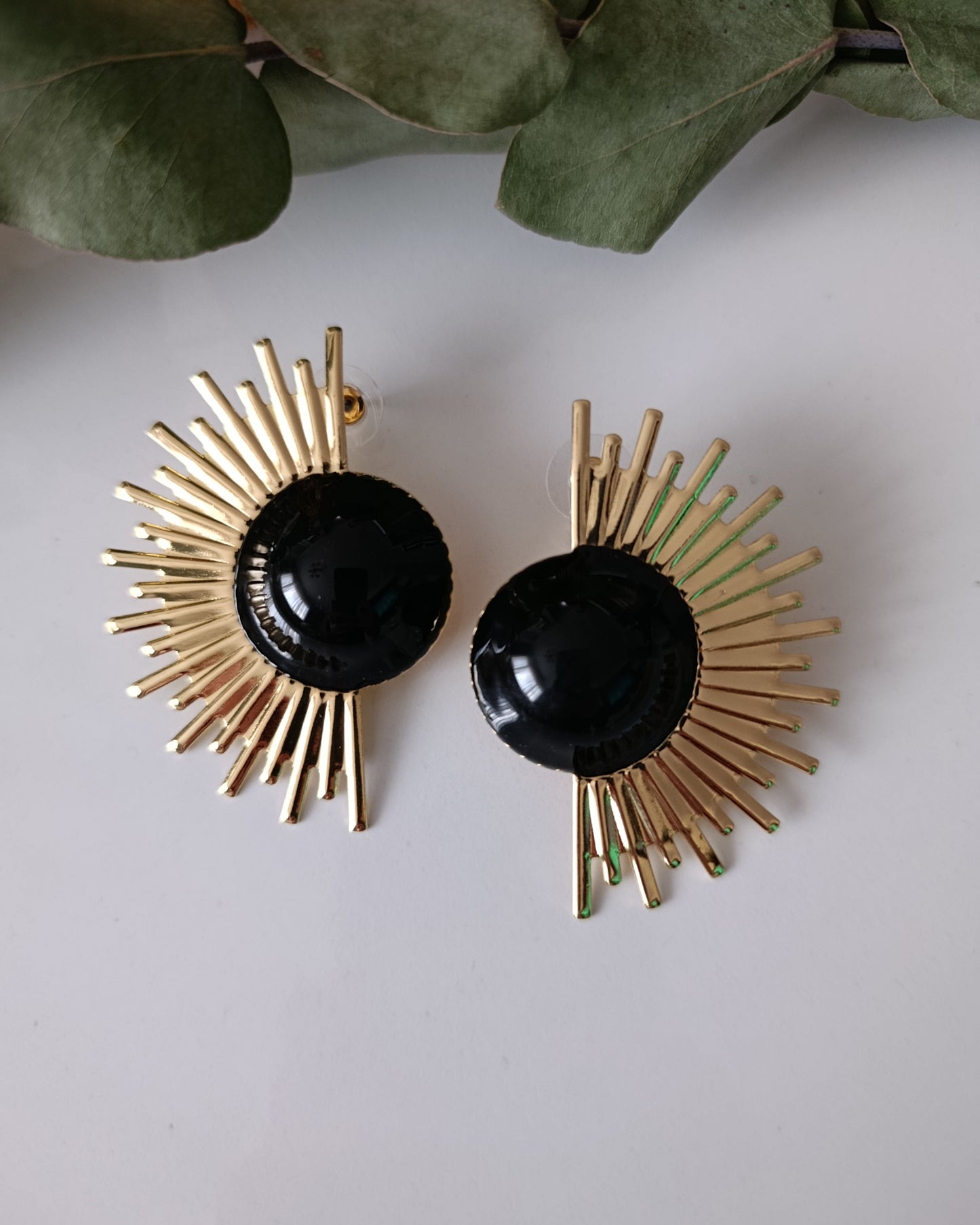 Shadiva Güneş Formlu Siyah Taşlı Gold Küpe