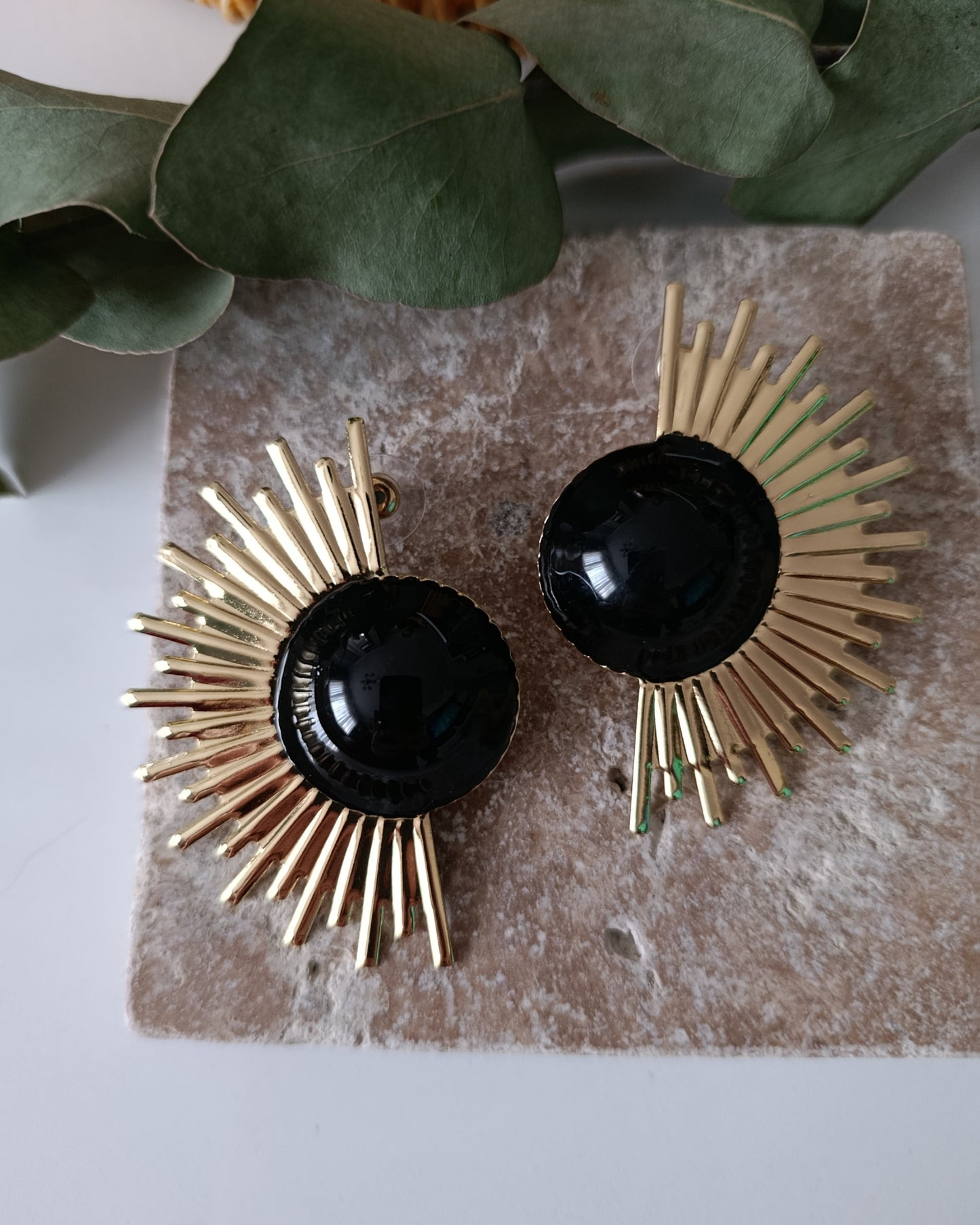 Shadiva Güneş Formlu Siyah Taşlı Gold Küpe