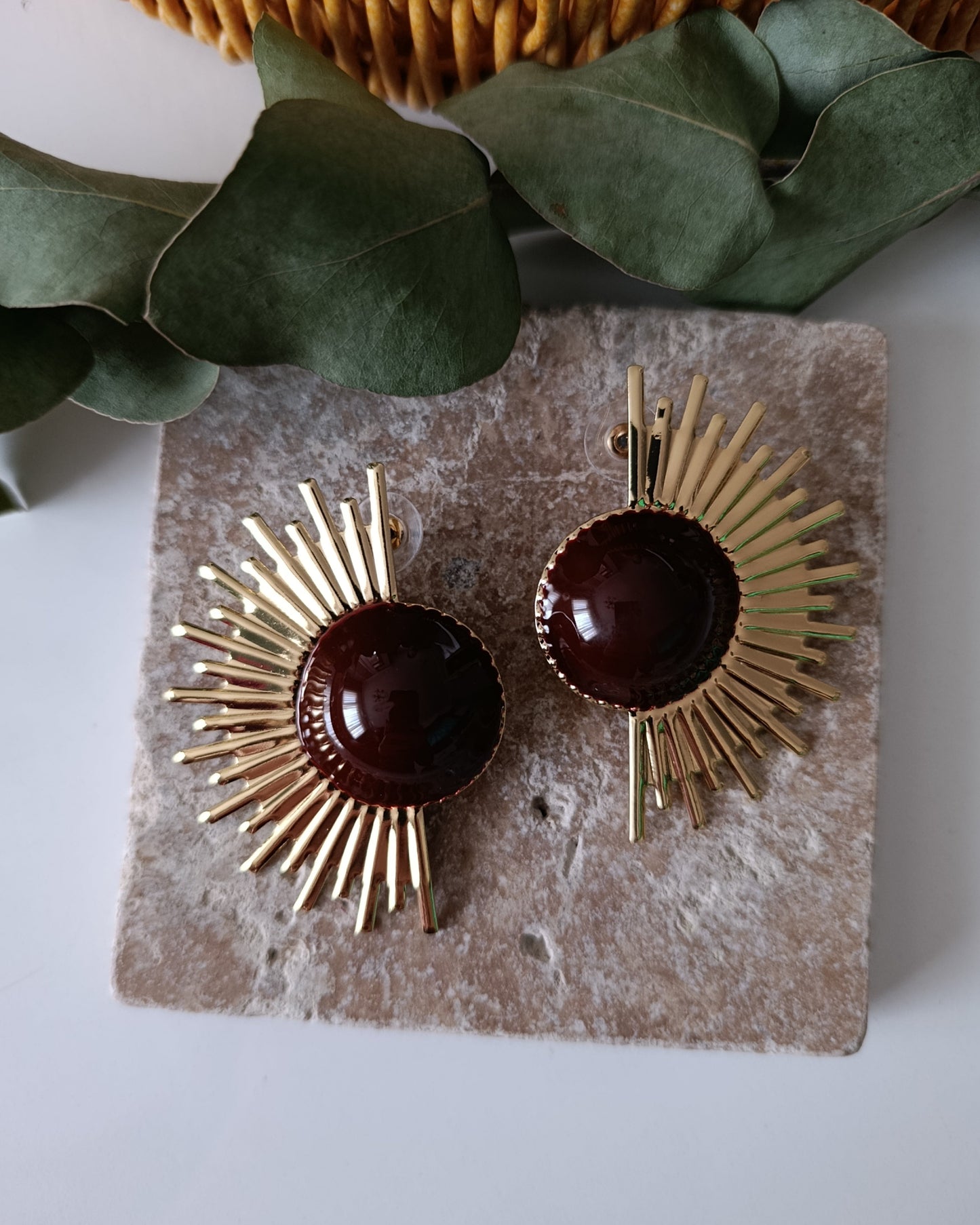 Shadiva Güneş Formlu Bordo Taşlı Gold Küpe