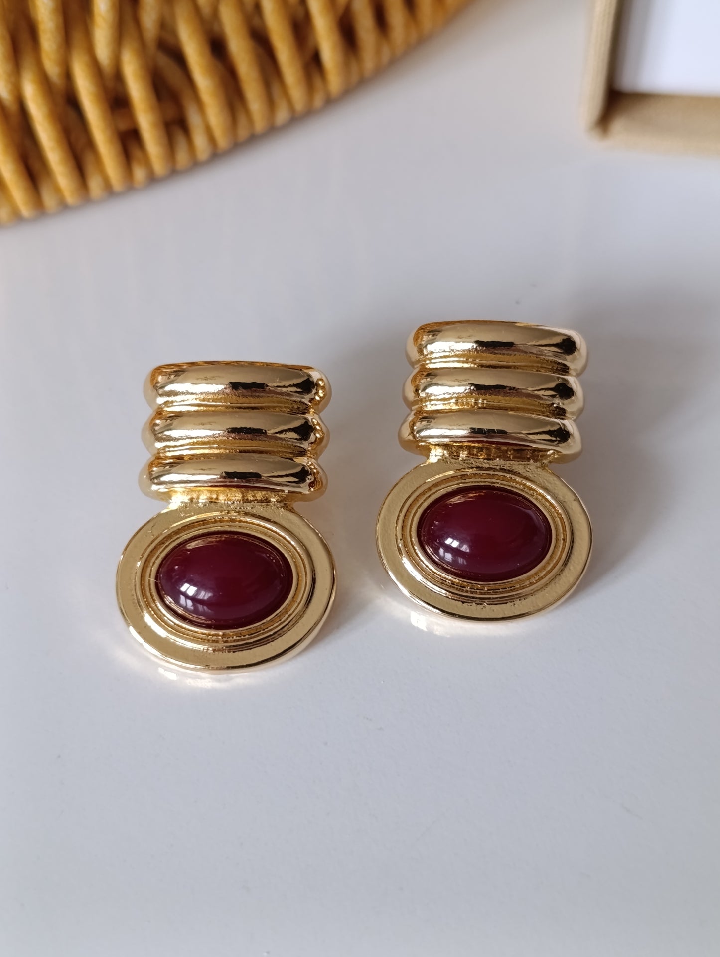 Shadiva Retro Gold Kaplama Bordo Taşlı Küpe