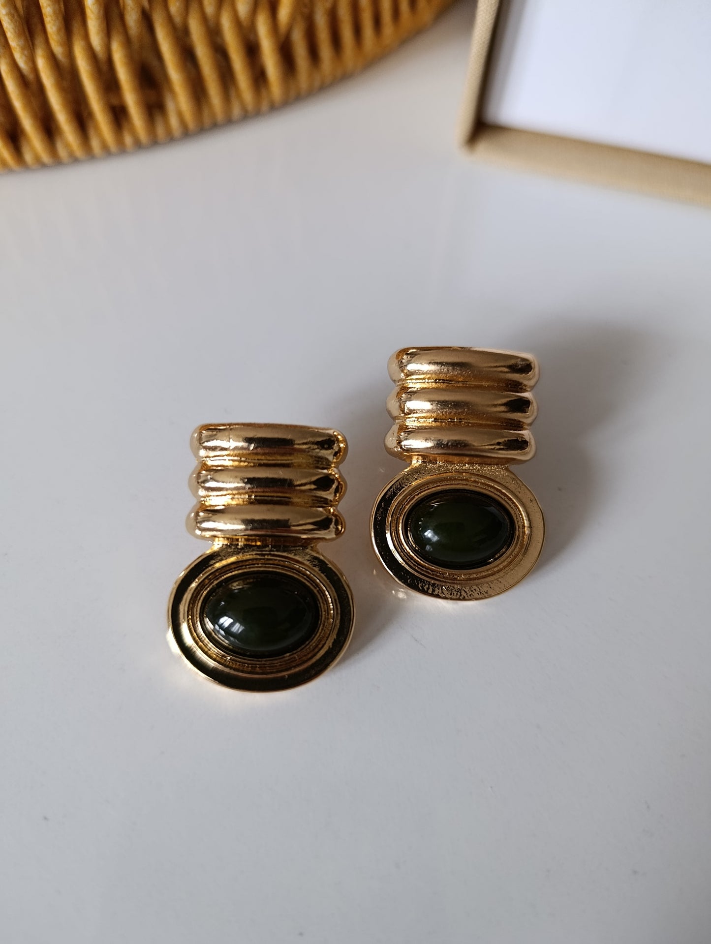 Shadiva Retro Gold Kaplama Yeşil Taşlı Küpe