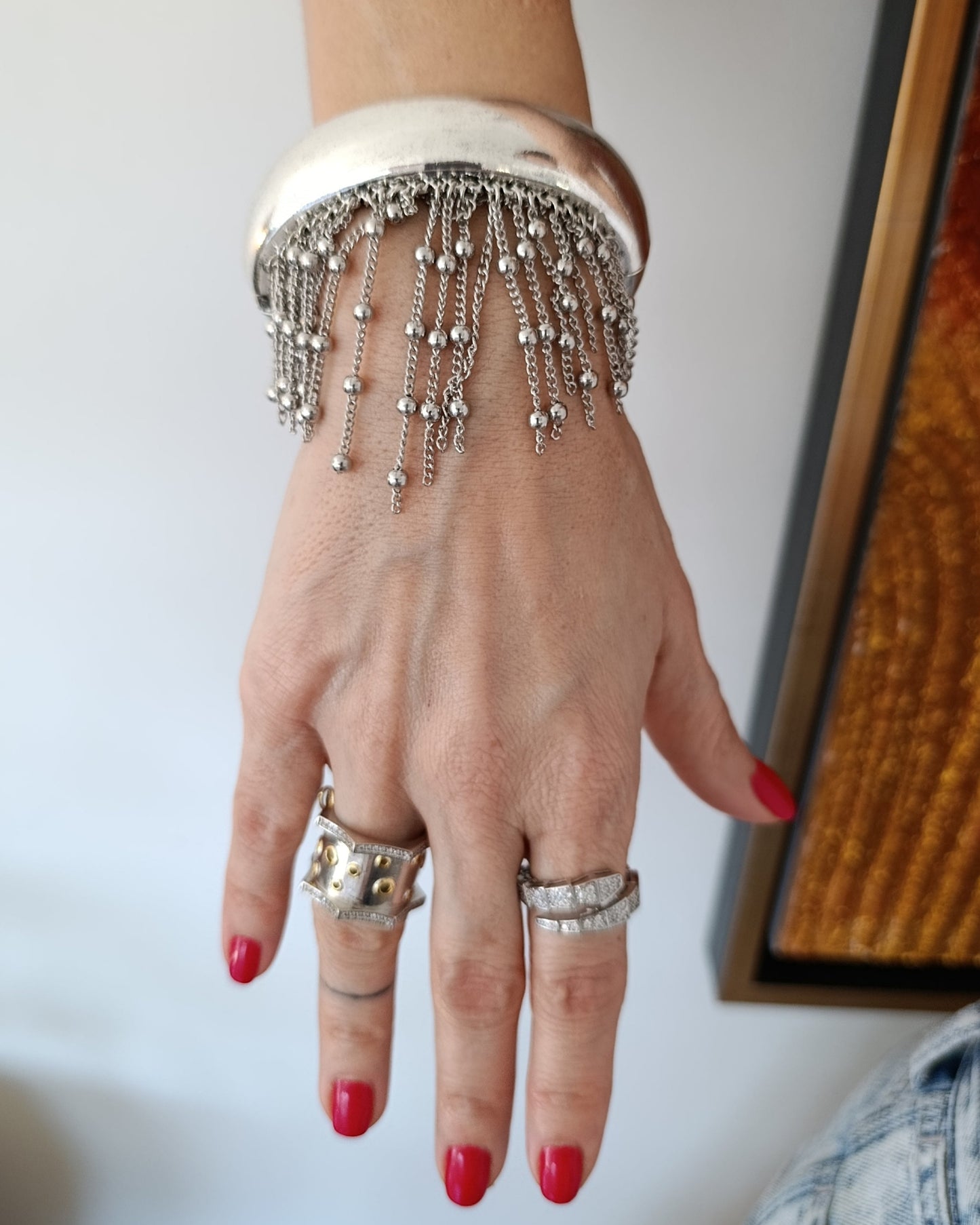 Shadiva Gümüş Tonlu Zincir Püskül Detaylı Kelepçe Bileklik