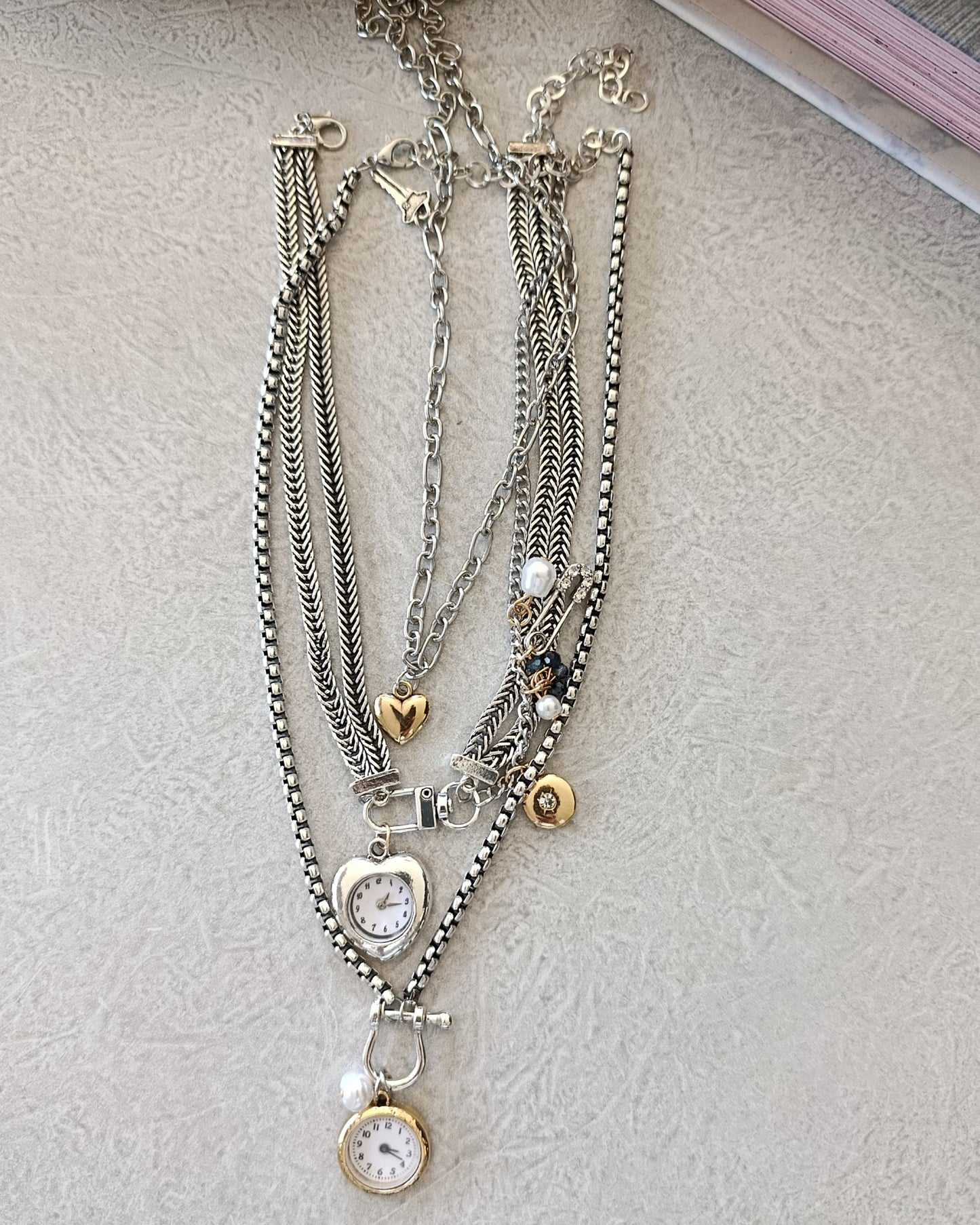 Shadiva Vintage Retro Saat Uçlu ve İncili Katmanlı Tasarım Kolye