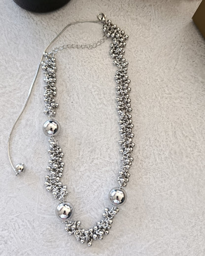 Shadiva Gümüş Tonlu Salkım Top Detaylı Modern Tasarım Kolye