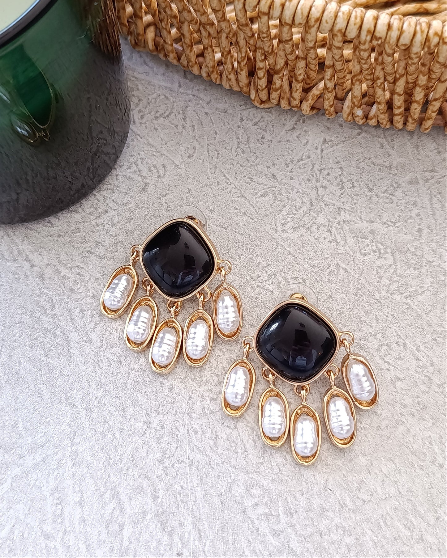 Shadiva Siyah Kare Taşlı ve İncili Sallantılı Vintage Küpe