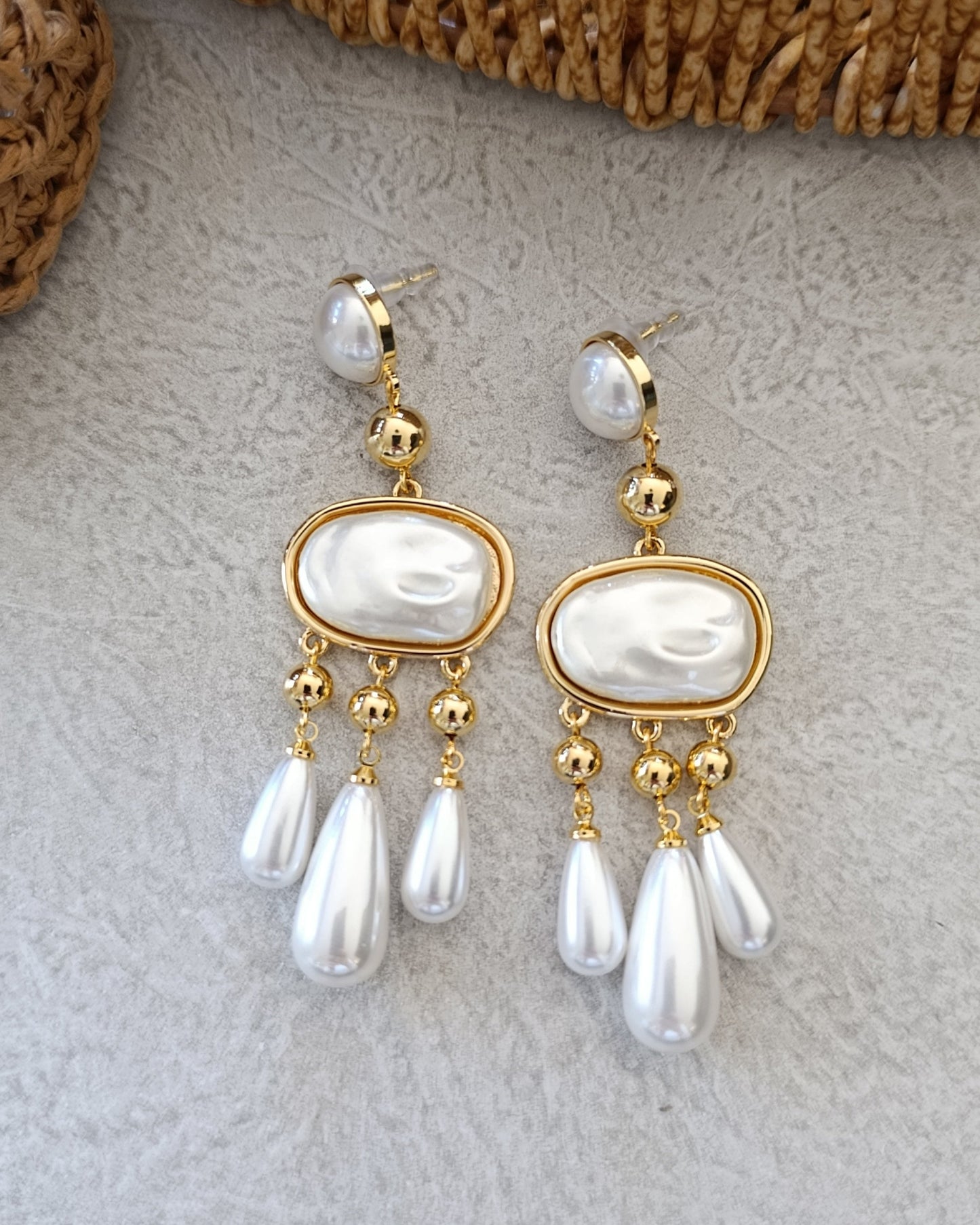 Shadiva Gold Tonlu Çoklu Salkım İnci Tasarım Küpe