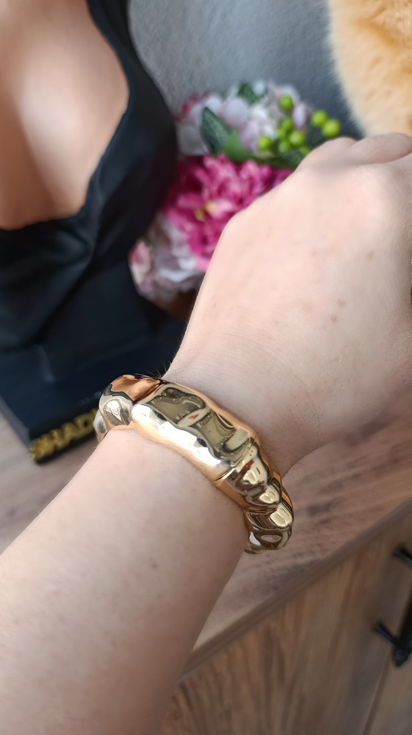 Gold Plaka Büzgü Detaylı Bileklik