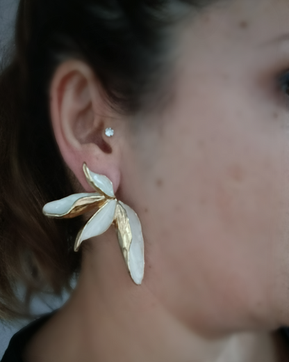 Shadiva Zra Model Beyaz Detaylı Gold Küpe
